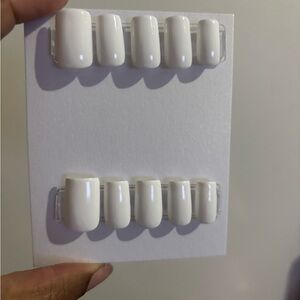 Elegant White Press-On Nails
